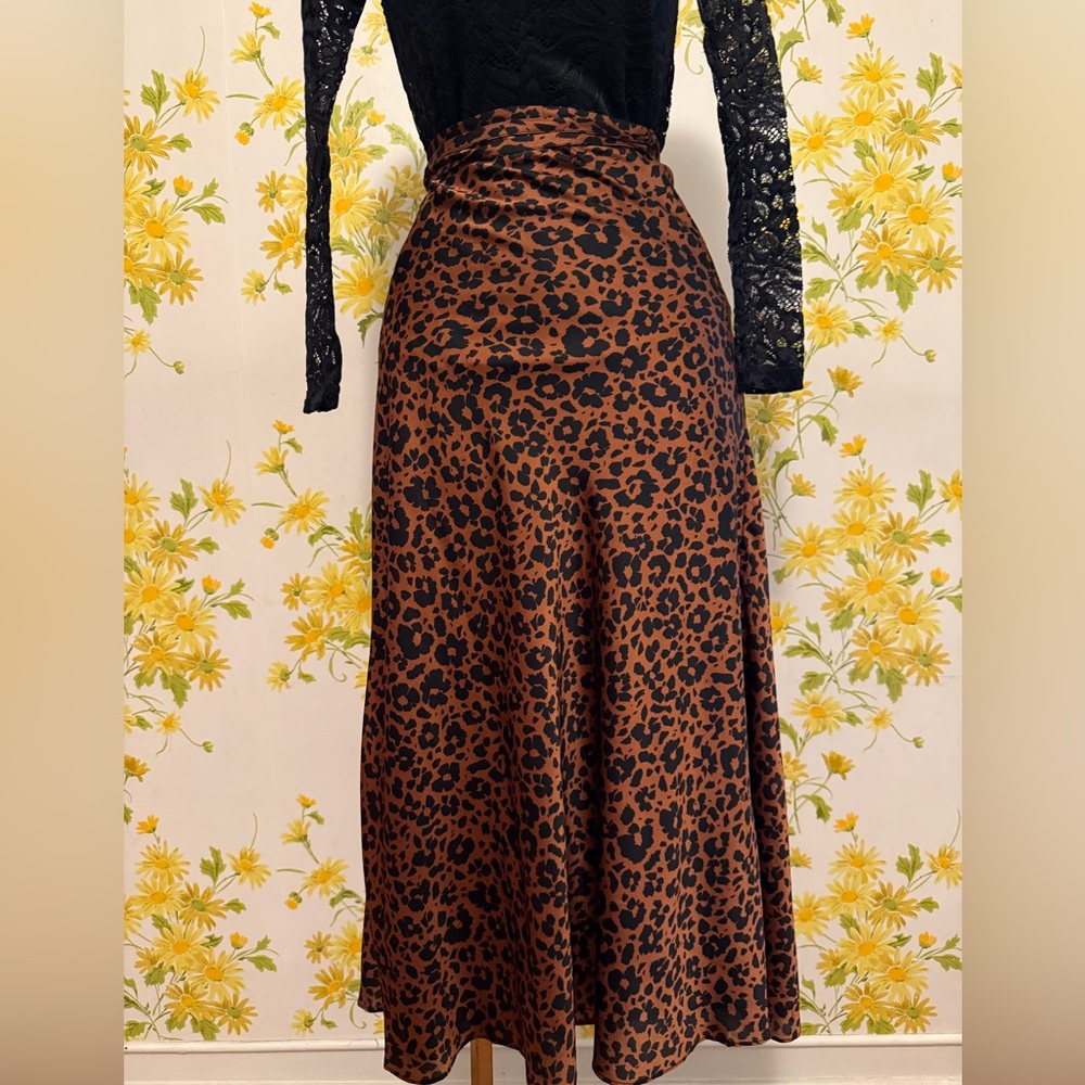 NEW Dress Forum Stylish Animal Print Midi Skirt size M - Picture 4 of 15